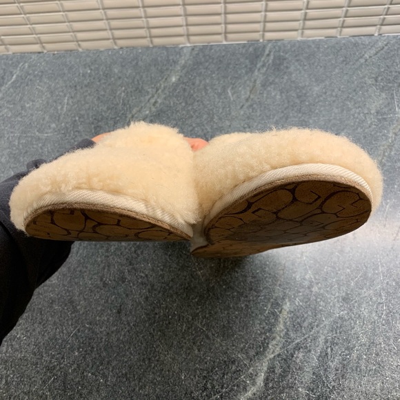 UGG Fluffy Slippers - Picture 6 of 7